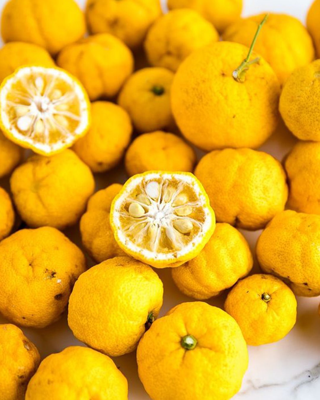 Zoom sur des rondelles de yuzu, utilisées dans notre gamme de sels aromatisés.