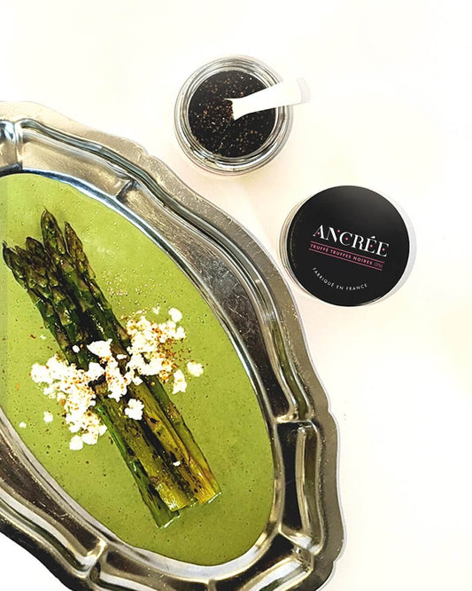 Asperges snackées et caviar végétal - Ancrée