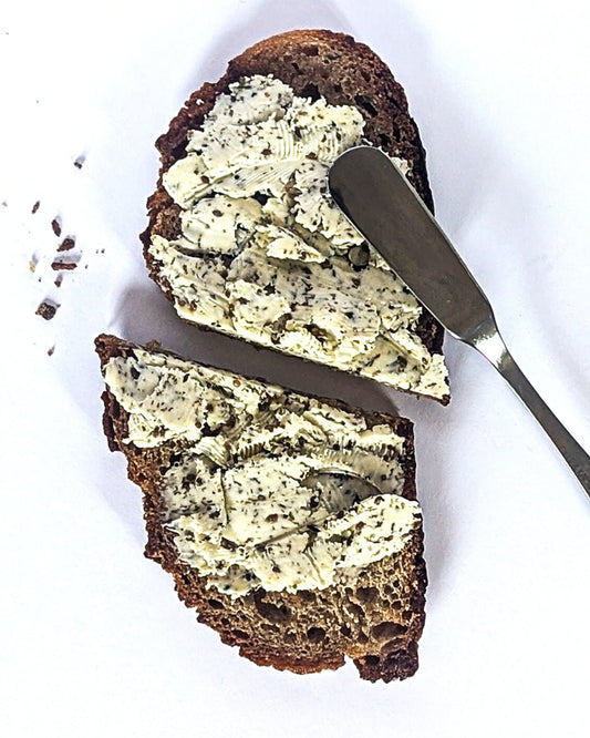 Beurre au caviar végétal Ancrée : un twist à la texture éclatante&nbsp; - Ancrée